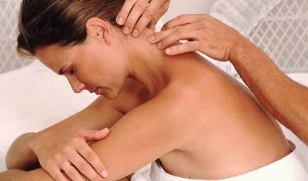Massage thérapeutique pour la chondrose cervicale. 