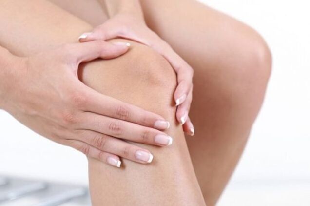 Avec l'arthrose, une douleur aiguë se produit, ce qui réduit la mobilité de l'articulation du genou. 
