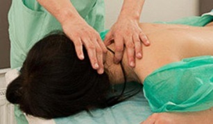 traitement de massage d'ostéochondrose cervicale